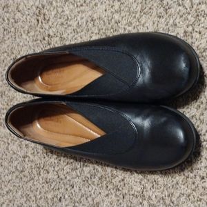 Clarks Artisan women's slip on shoes size 9 1/2